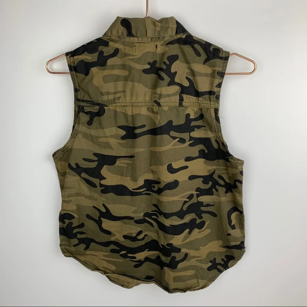 BDG Urban‎ Outfitters Camouflage Vest